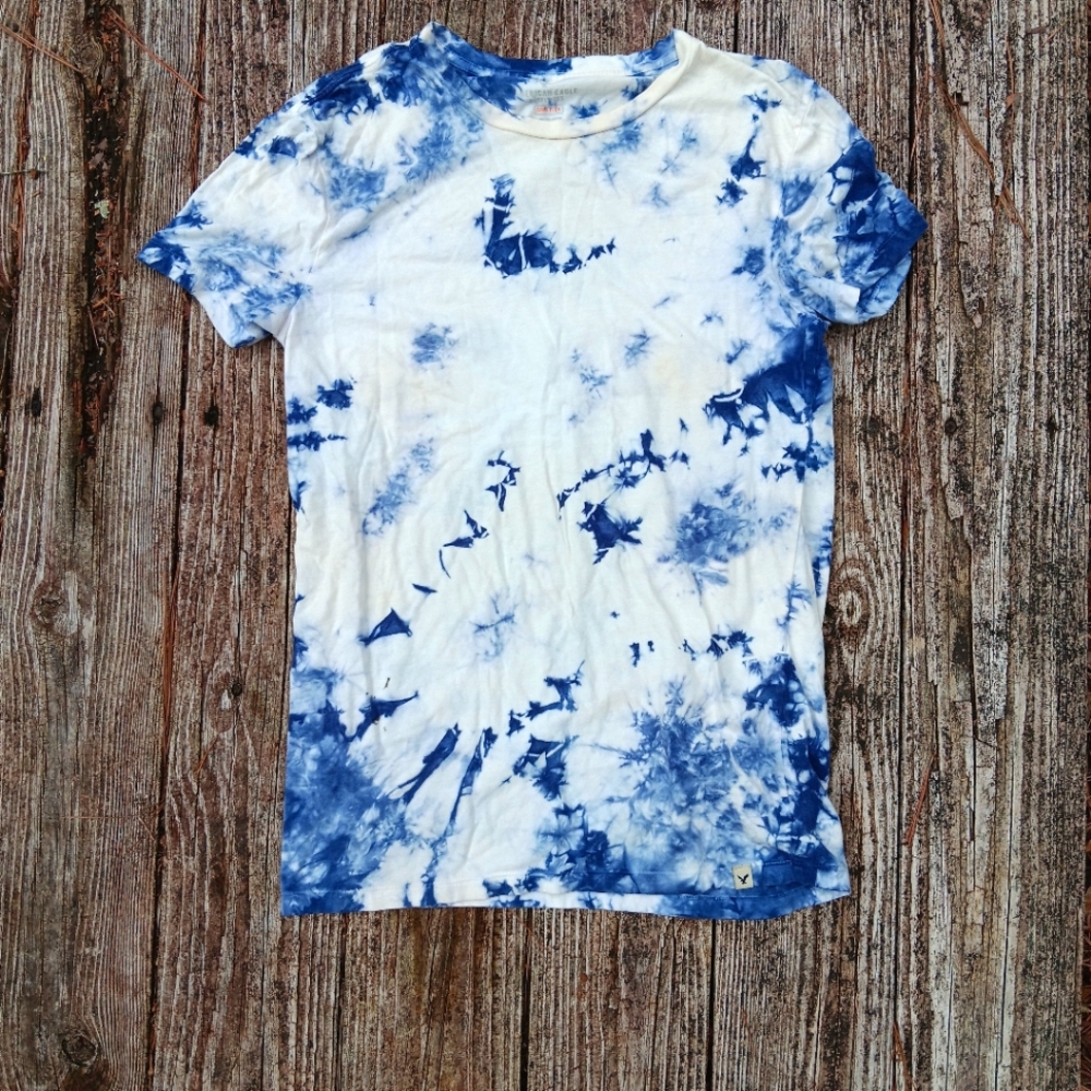 American Eagle Outfitters Blue and White Short Sleeve Tie-Dye Tee
